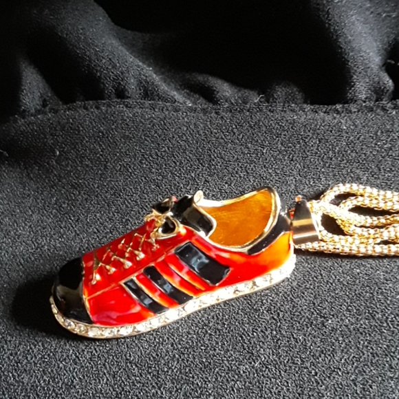 CRYSTAL SHOE NECKLACE - Picture 7 of 8